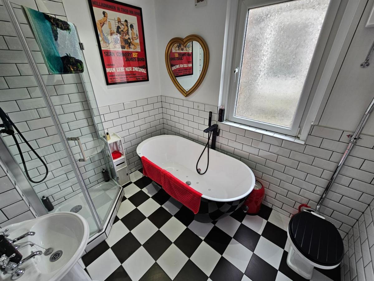Southsea Royale James Bond 3 Bed Cool Penthouse, Seafront Parking Portsmouth Dış mekan fotoğraf